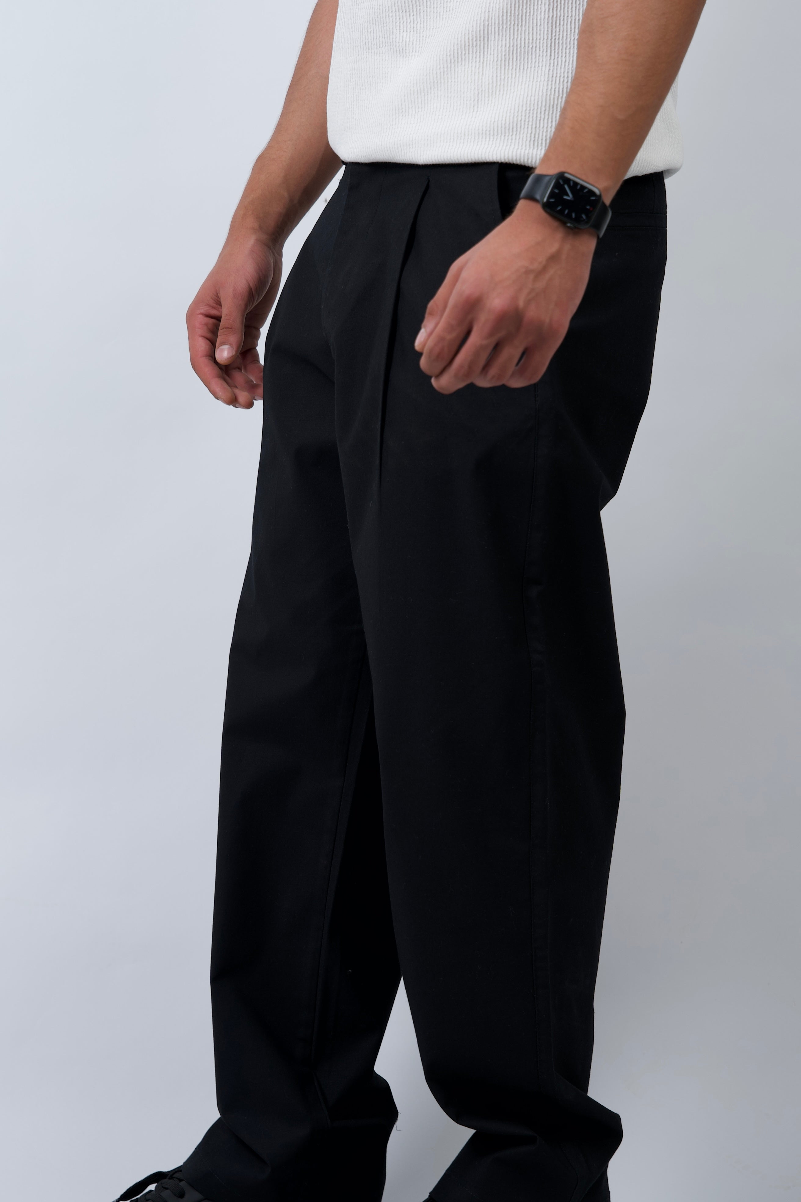 Straight pleated trousers