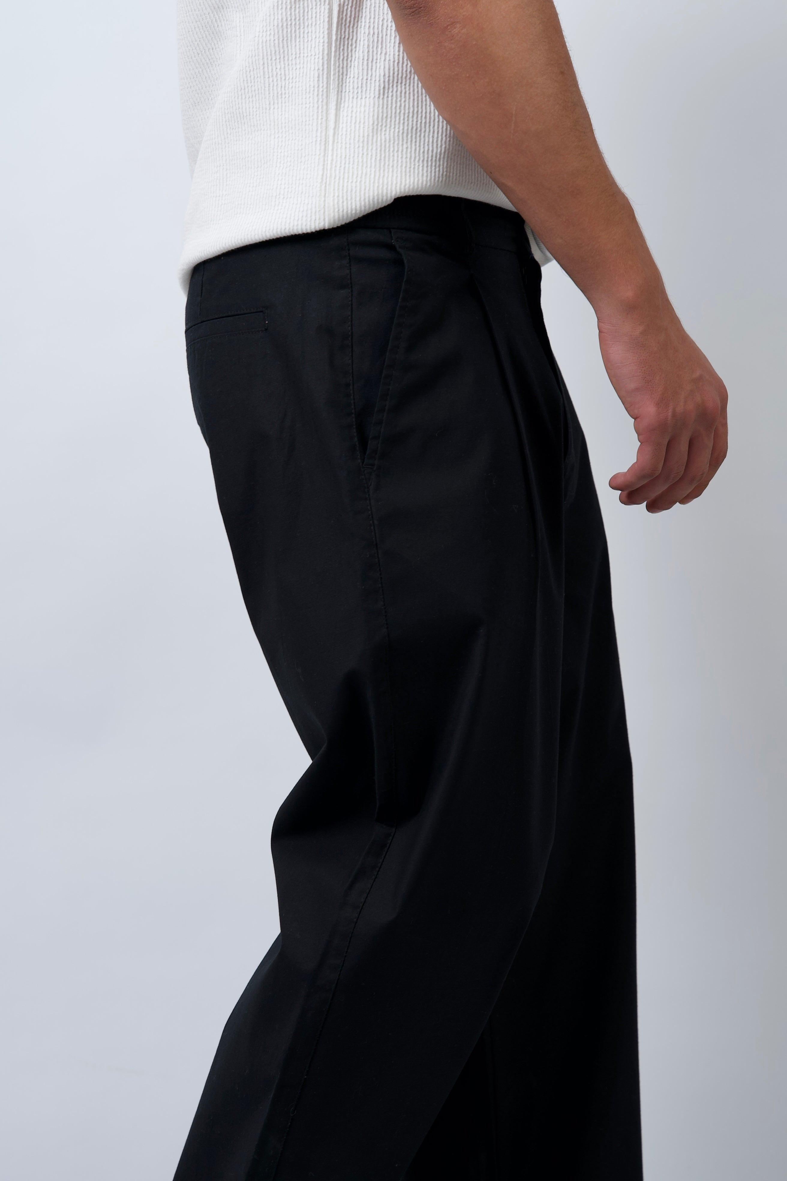 Straight pleated trousers